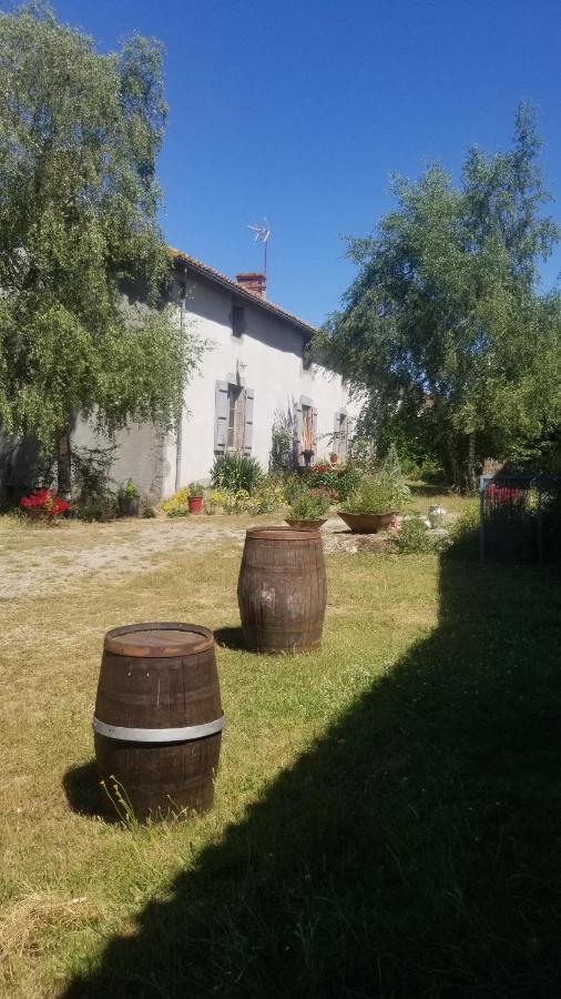 Chambres Et Gite Dans Un Lieu Calme Et Champetre Gourge Les Grippeaux Proche Parthenay Exterior photo