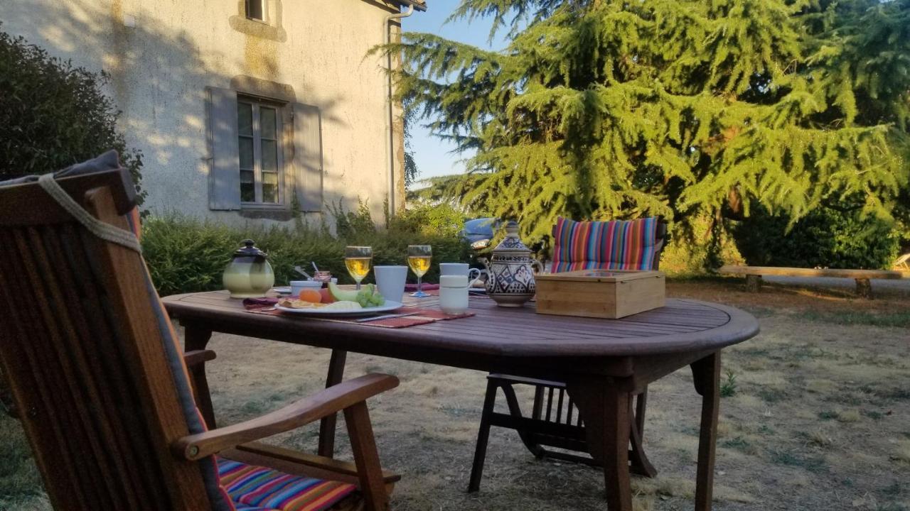 Chambres Et Gite Dans Un Lieu Calme Et Champetre Gourge Les Grippeaux Proche Parthenay Exterior photo