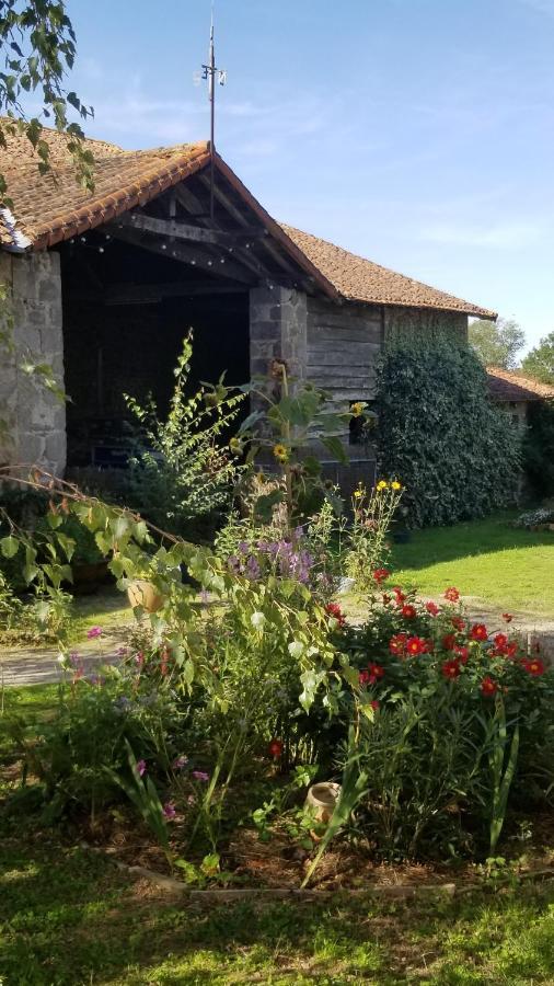 Chambres Et Gite Dans Un Lieu Calme Et Champetre Gourge Les Grippeaux Proche Parthenay Exterior photo